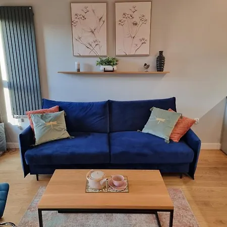 Birdnest Riverview & Parking Apartman