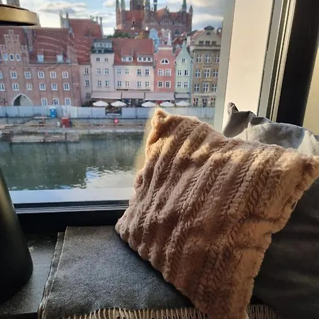 Birdnest Riverview & Parking Apartman *