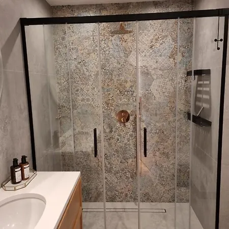 Birdnest Riverview & Parking